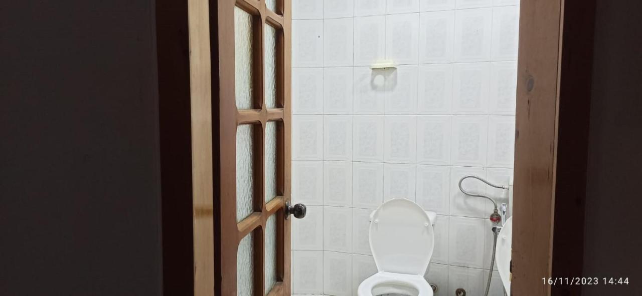 Royal Hostel Тирана Экстерьер фото