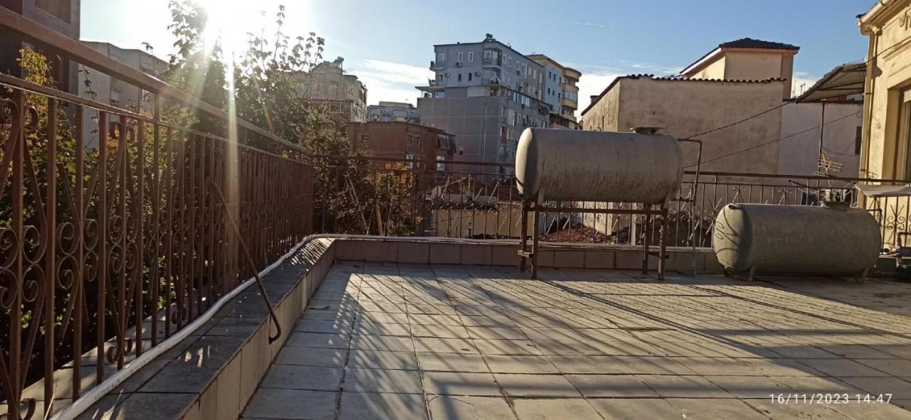 Royal Hostel Тирана Экстерьер фото