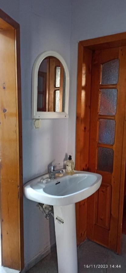 Royal Hostel Тирана Экстерьер фото