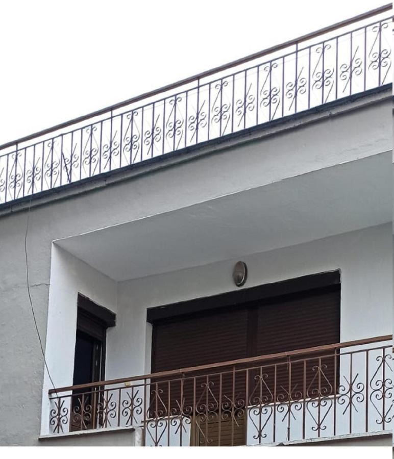 Royal Hostel Тирана Экстерьер фото
