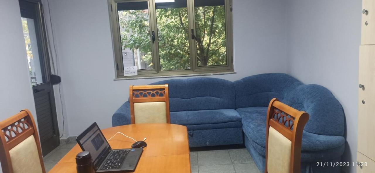 Royal Hostel Тирана Экстерьер фото