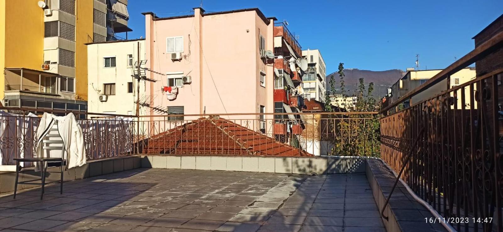 Royal Hostel Тирана Экстерьер фото