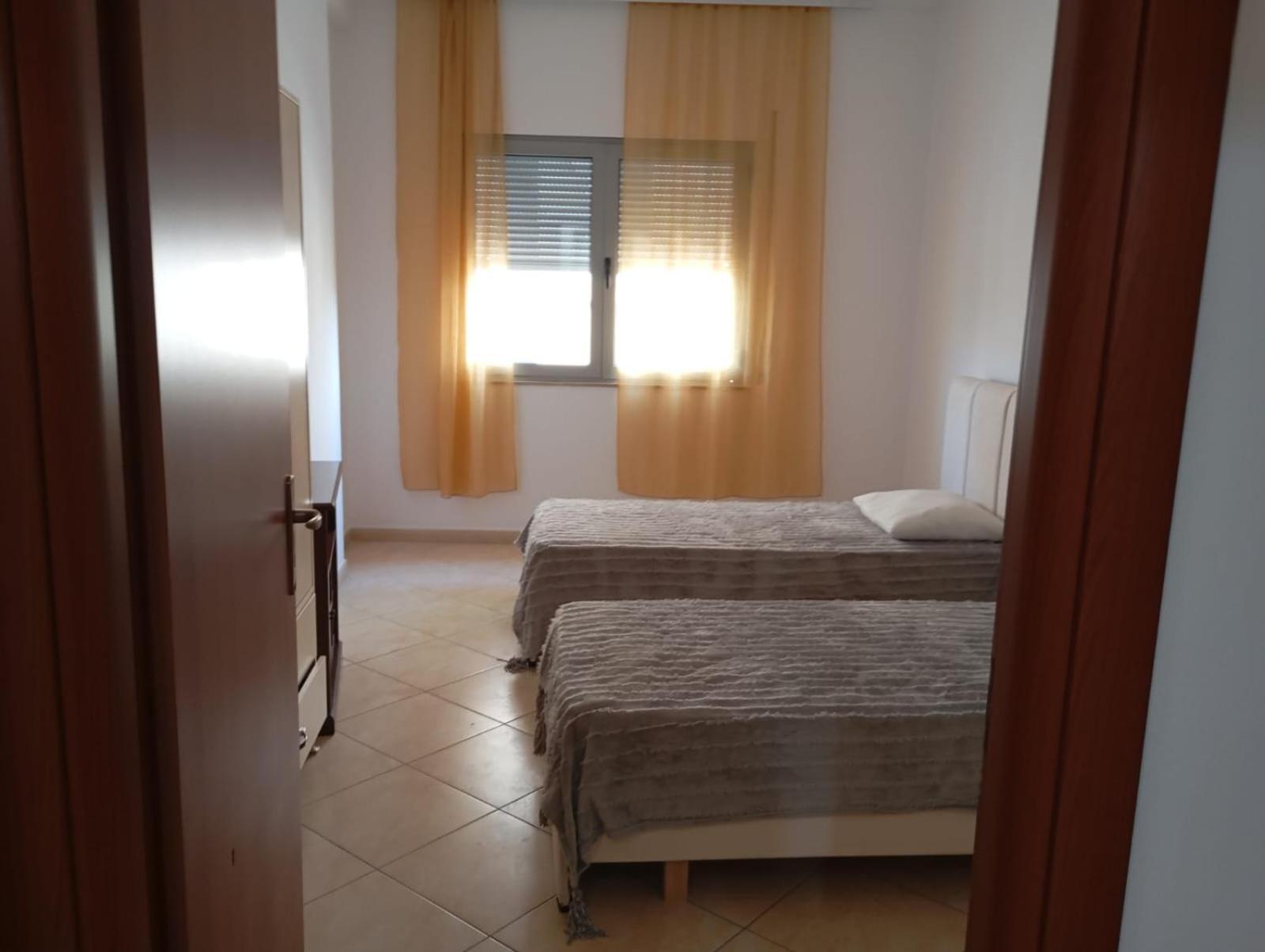 Royal Hostel Тирана Экстерьер фото