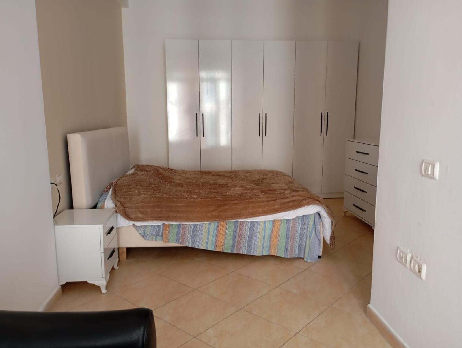 Royal Hostel Тирана Экстерьер фото