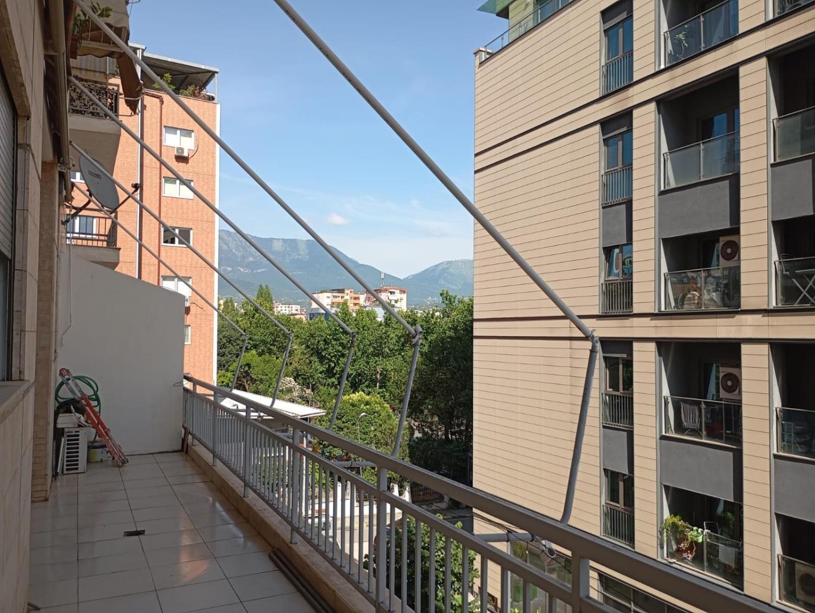 Royal Hostel Тирана Экстерьер фото