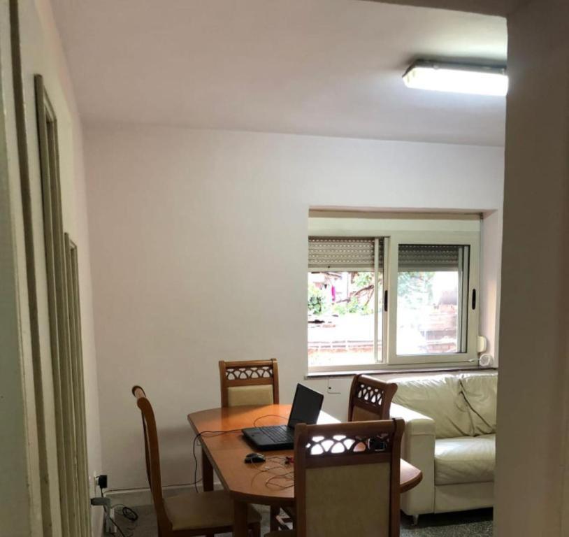 Royal Hostel Тирана Экстерьер фото